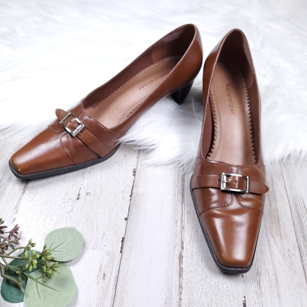 Sz 7 Womens Naturalizer Heels
